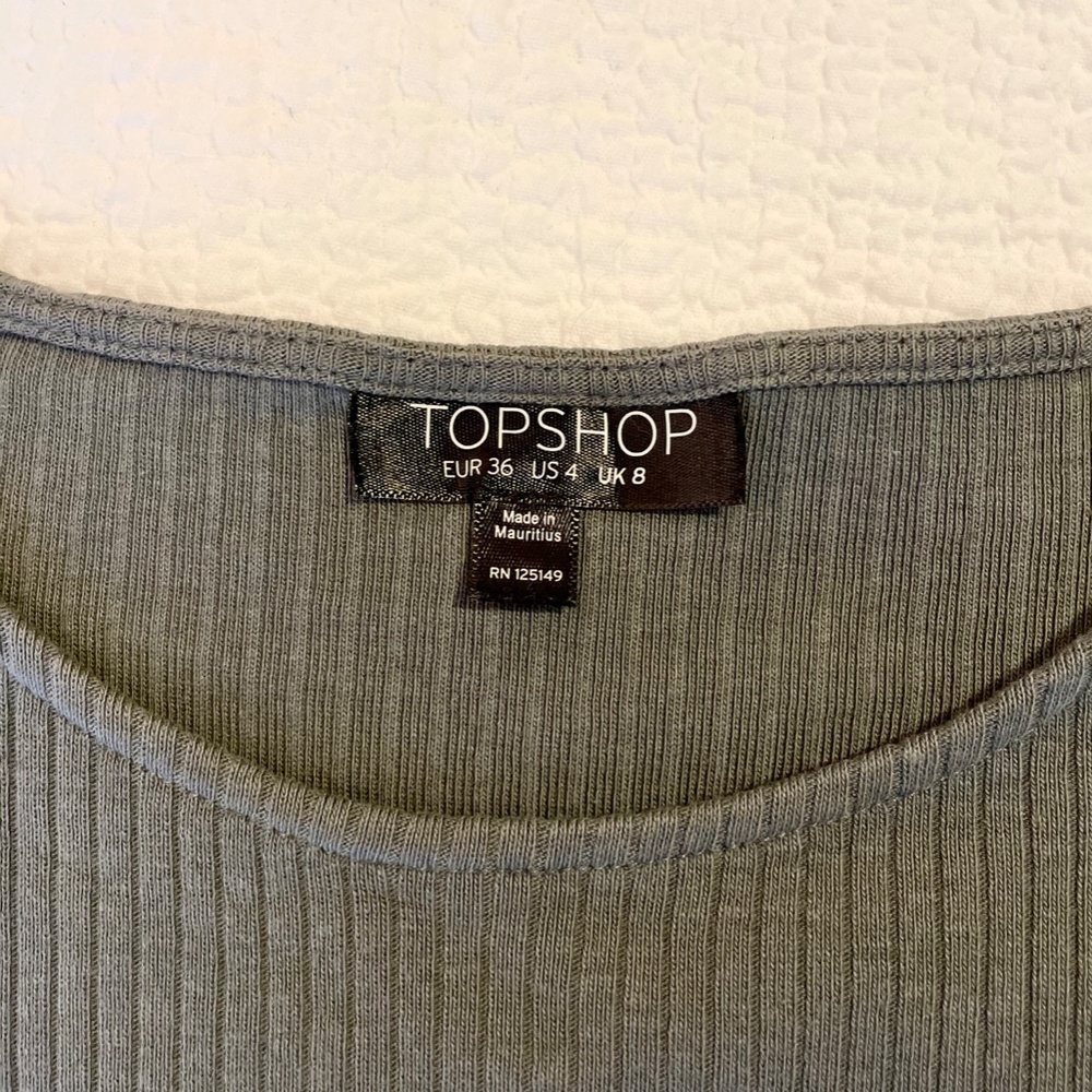 TOPSHOP Ribbed Fitted Crop Top - Picture 2 of 3